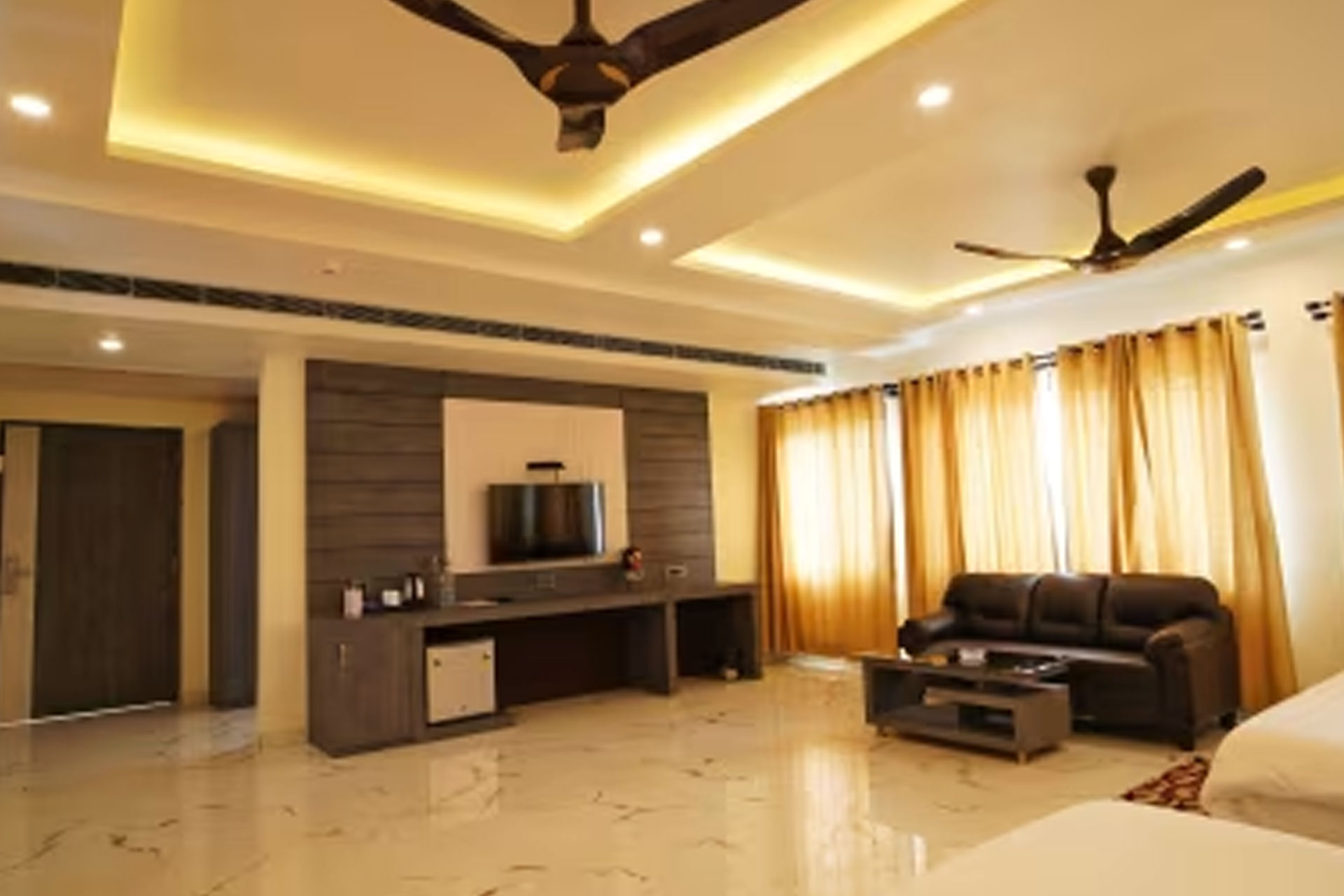 pool_view_leisure_suite_namdarmoni